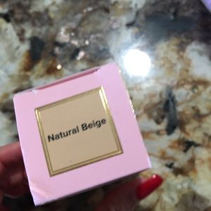 Too Faced Makeup - Born this way foundation Too Faced Makeup - Born this way foundation